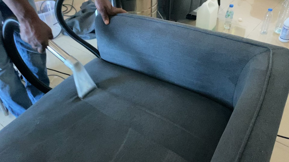Sofa cleaning service